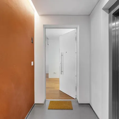 Whome Urban Retreat W/parking, Elevator & Ac By Benfica Stadium Appartement