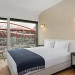 Whome Urban Retreat W/parking, Elevator & Ac By Benfica Stadium *