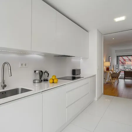 Daire Whome Urban Retreat W/parking, Elevator & Ac By Benfica Stadium
