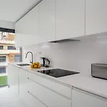 Apartment Whome Urban Retreat W/parking, Elevator & Ac By Benfica Stadium *