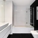 Apartment Whome Urban Retreat W/parking, Elevator & Ac By Benfica Stadium