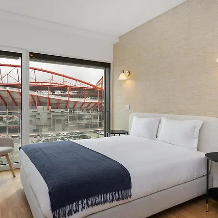 Whome Urban Retreat W/parking, Elevator & Ac By Benfica Stadium *